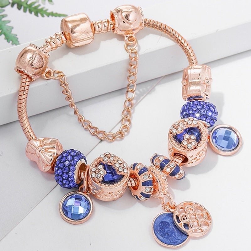 Bracelet en argent rose et cristal bleu.