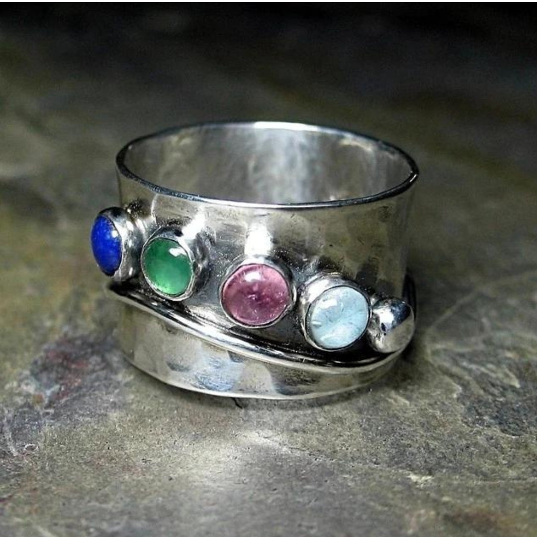 Bague avec pierre de naissance