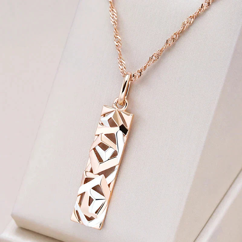 Collier élégant en argent et or.
