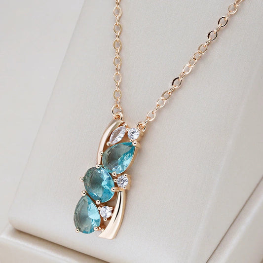 Élégant collier de cristaux bleus en or.